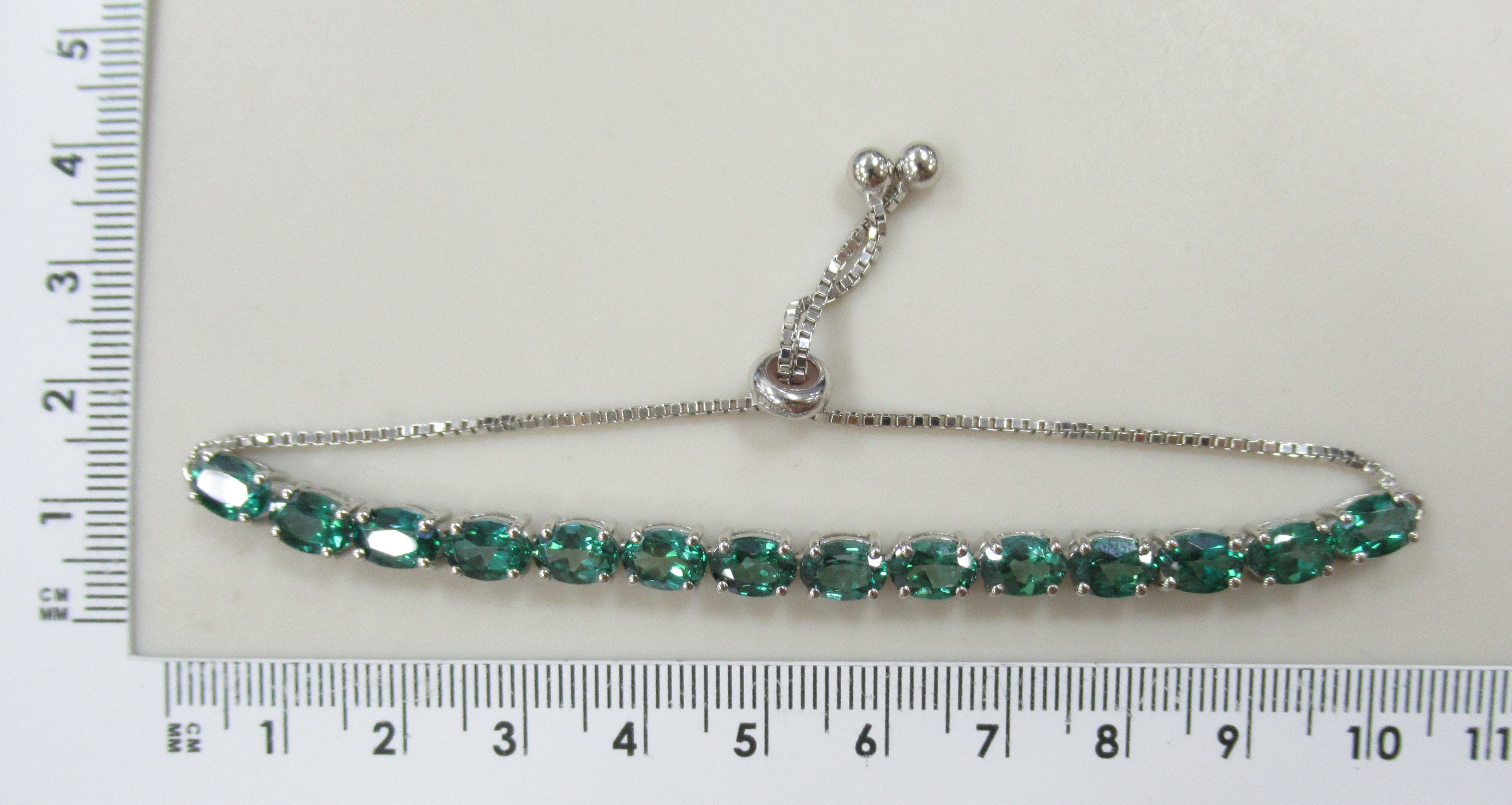 Серебряный браслет с зелеными топазами